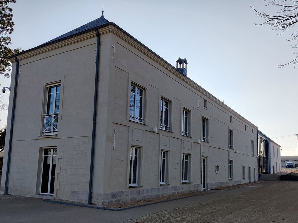 Longère rénovée en pierre de tuffe